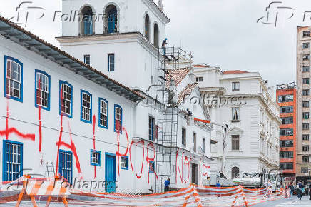 Pichação no Pátio do Colégio
