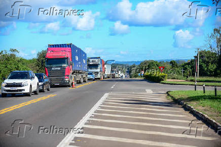 Agricultores bloqueiam ERS-287 em Venâncio Aires