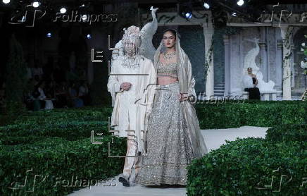 Falguni Shane Peacock - Runway - India Couture Week