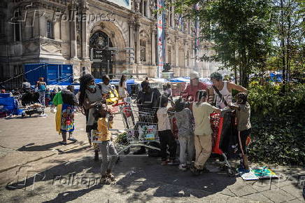 Migrants camp outside Paris City Hall asking for shelter
