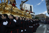 Moreno sale como hombre de trono del Cristo de la Exaltación en Málaga