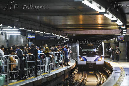 Movimentação dentro da Estação Sé do metrô