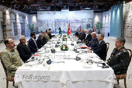 Turkey?s President Erdogan meets with Pakistan's PM Sharif in Istanbul