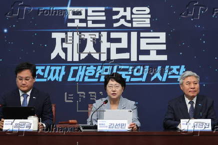 Rebuilding Korea Party's acting leader speaks at the National Assembly