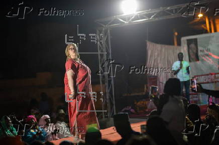 Models with albinism take part in fashion show promoting skin cancer awareness