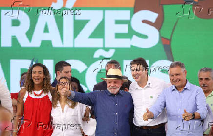 Lula participa de evento em Minas Novas