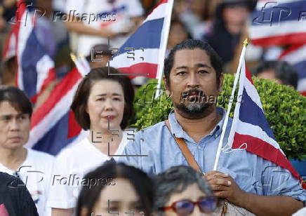 Protesters rally at Victory Monument against war with Cambodia