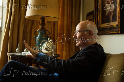 O ministro Ives Gandra Filho, na casa de seu pai, o advogado Ives Gandra, em SP