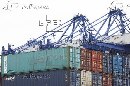 US President Trump's 10 percent tariff cuts about a third of traffic at the Los Angeles Port