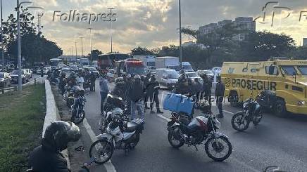 Acidente de trânsito com vítima fatal na marginal tietê
