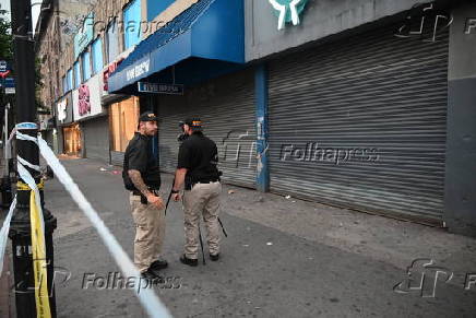 1 homem morto e outros 2 feridos em tiroteio e corte na Avenida Westchester e na Avenida Southern, dentro dos limites do distrito 41, no bairro de Longwood, no Bronx, cidade de Nova York