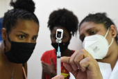 Vacinação de crianças no Rio de Janeiro