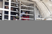 Camiones con cientos de haitianos expulsados por República Dominicana llegan a la frontera
