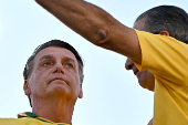 Bolsonaro encabeza una manifestación tres días después de salir del hospital