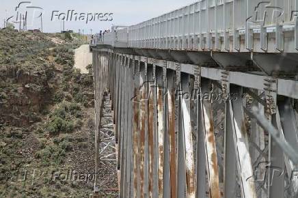 Ponte do desfiladeiro do rio grande em taos - novo méxico.