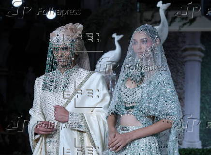 Falguni Shane Peacock - Runway - India Couture Week