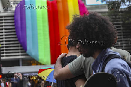 Fachada do Conjunto Nacional com decoração LGBT