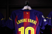 Lamine Yamal signs contract extension with FC Barcelona