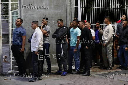 Abren los centros de votación para comicios municipales y consulta popular en Venezuela