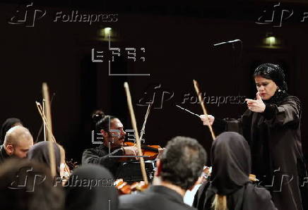 First female conductor leads Tehran's Symphony Orchestra