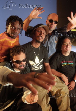 Os músicos da banda O Rappa posam para foto