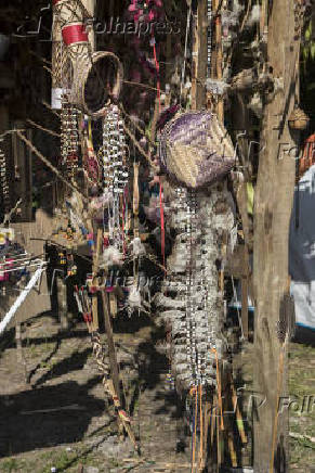 Artesanato à venda na Aldeia do Rio Silveira