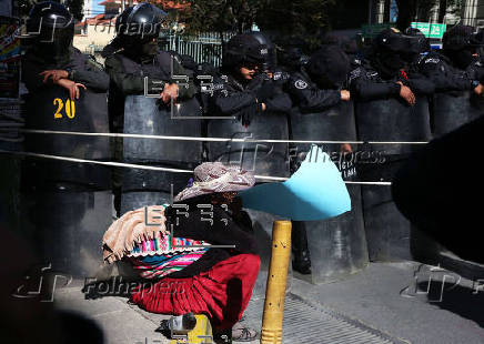 Seguidores de Morales marchan e intentan inscribir su candidatura presidencial a la fuerza