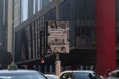 Vista de painéis na avenida paulista, parada LGBT+