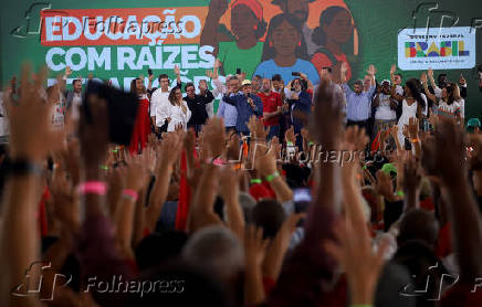 Lula participa de evento em Minas Novas