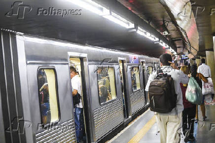 Movimentação dentro da Estação Sé do metrô