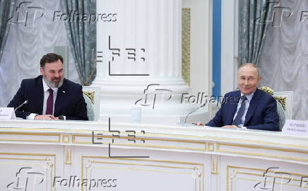 Russian president holds meeting of Russia-Land of Opportunity supervisory board