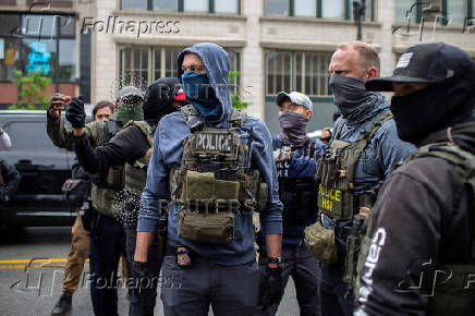 Federal agents make immigration arrests in Chicago