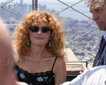 Natasha Lyonne, Nick Offerman e John Goodman iluminaram o Empire State Building para a estreia de Os Smurfs