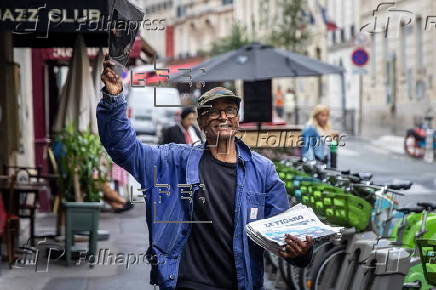 The last Newspaper Hawker in Paris to receive Order of Merit from President Macron