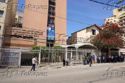 Servidores da saúde formaram fila quilométrica para entregar cartas de oposição à taxa sindical em sp