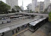 Ônibus municipais no terminal Bandeira, centro da capital de SP