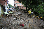 Heavy rain triggers mudslide in Medellin