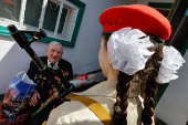 WW2 veteran Pampukhov receives congratulations on Victory Day amid Russia-Ukraine conflict in Donetsk region