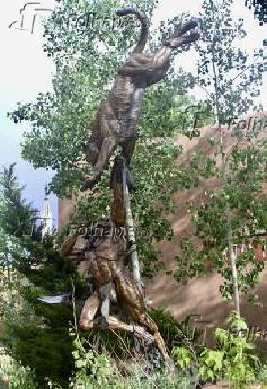 Obras de arte de santa fe trails expostas em frente à galeria.
