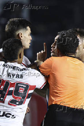 Match between são paulo and talleres for the 2025 libertadores cup.