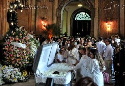 Familiares, amigos e fãs, se despedem da cantora Preta Gil