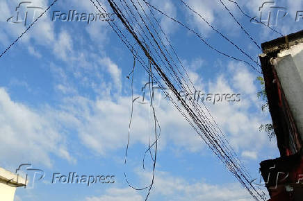 Prefeitura quer aumentar multa para fios soltos e emaranhados