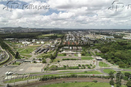 Vista aérea da Refinaria Alberto Pasqualini em Canoas (RS)