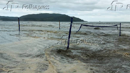 Ressaca do mar em Santos (SP)