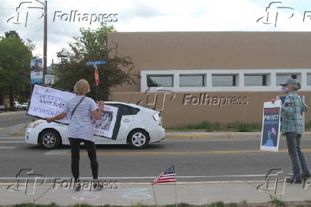 Protesto contra o presidente dos EUA, Donald Trump, para proteger a democracia em Toast, Novo México.
