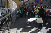 Morales insiste en forzar su candidatura con bloqueos de caminos en el centro de Bolivia