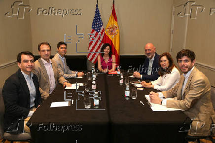 Ayuso elogia la universidad pública madrileña en Miami entre tensiones por la ley Lesuc