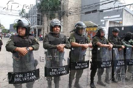 Ente electoral de Bolivia definirá a habilitados a elecciones, mientras bloqueos persisten