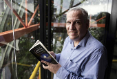 El nicaragüense Ricardo Cuadra publica su primera novela: 'El laberinto de la conciencia'