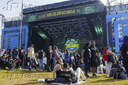 Fiéis se preparam para a Marcha para Jesus que terá uma caminhada da estação Luz do Metrô